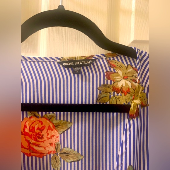 Beautiful Floral Wrap Blouse with layered Puff sleeves, CUTE CUTE🔥 - Picture 3 of 3